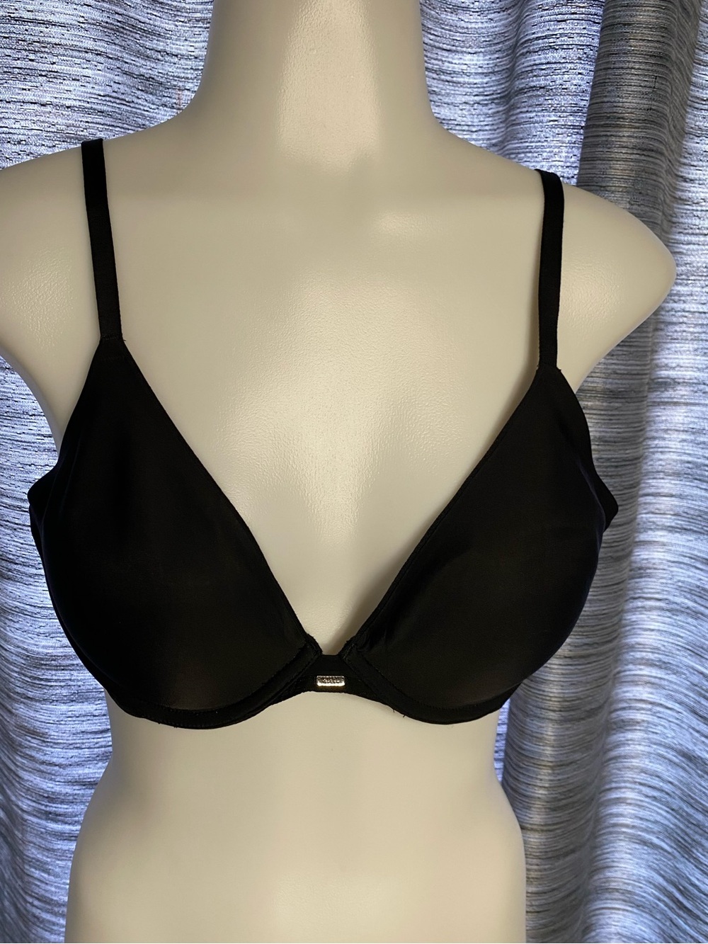 Victoria’s Secret 34C
Black push-up
Sheer mesh side panels
Metal logo in front